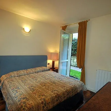 Apartment Sleeps 4 Pool Wifi Meina