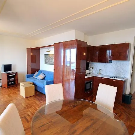 Sleeps 4 Pool Wifi Meina